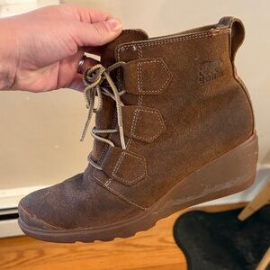 Sorel Women's Lace Up Brown Boots